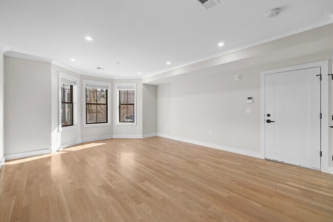 Photo - 279 Lamartine St Unit 3