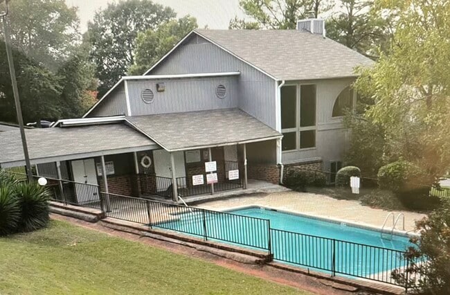 Community pool area - 417 Skyview Dr Unit E