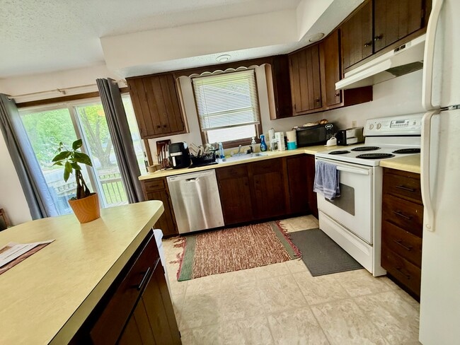 Photo - 620 7th Ave NW