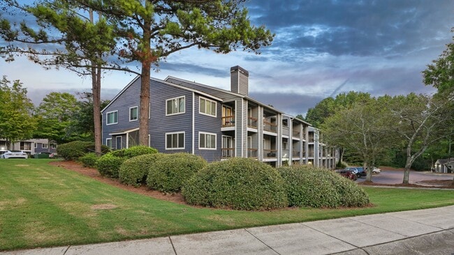 Crestmont Apartment Homes