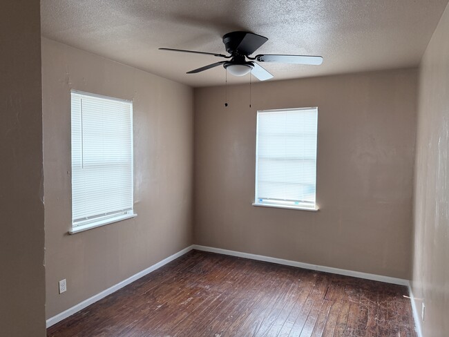 Photo - 17 Midway Dr