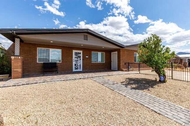 Spacious 4-bedroom available 6/1 - Spacious 4-bedroom available 6/1 Casa