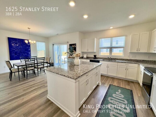 Photo - 1625 Stanley St