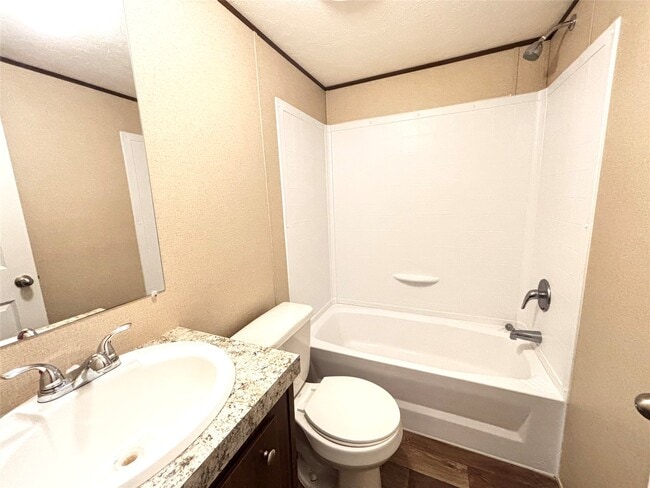 300 Cherokee Ln
