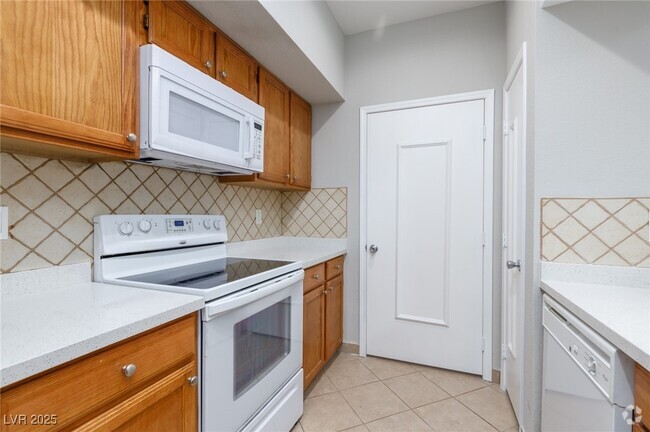 Building Photo - 6650 W Warm Springs Rd Unit 1008 Rental