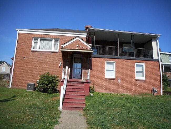 Photo - 318 Sheppard Ave House