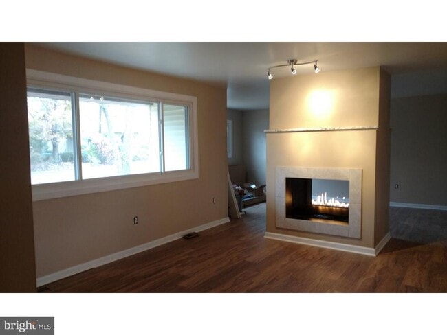 Photo - 17 5th Ave