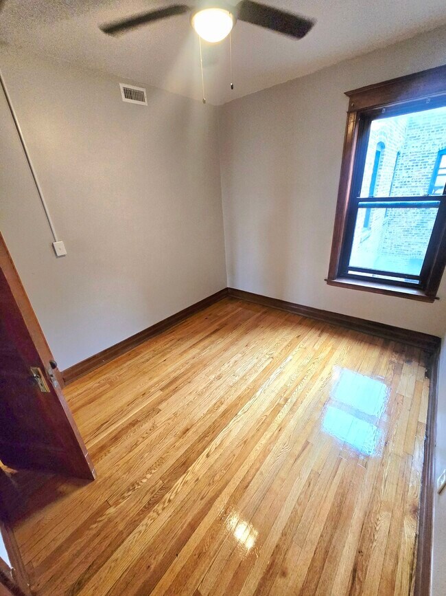 Photo - 4939 S Vincennes Ave