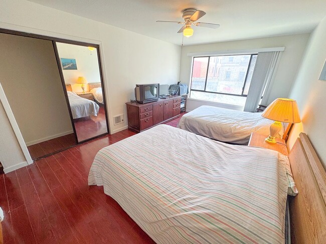 Photo - 639 Broadway Unidad 2