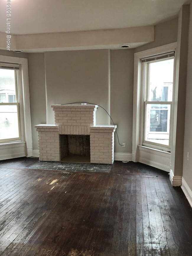 Building Photo - 947 S Brook St Unit 4 Rental