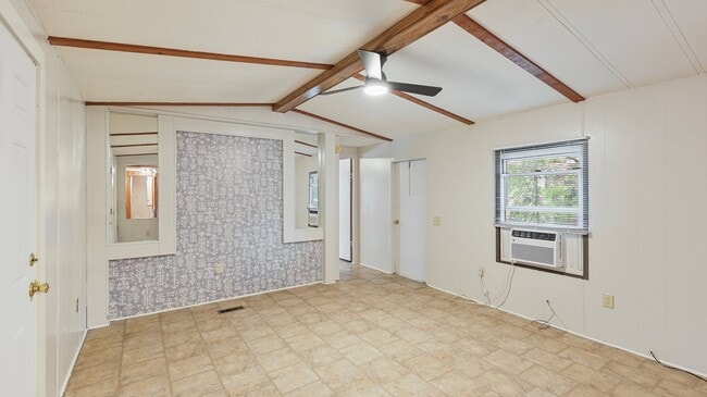 Photo - 215 Spanish Oak Dr