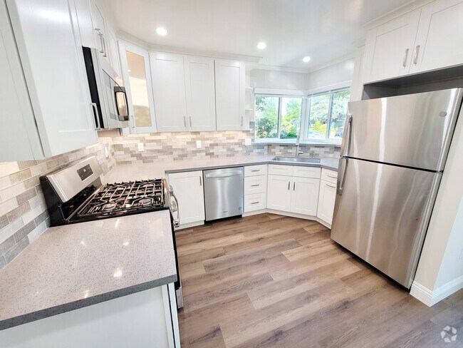 Building Photo - 664 College Ave Unit 666 Rental