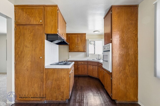 Building Photo - 1010 Larch St.