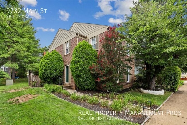 Photo - 9732 Main St