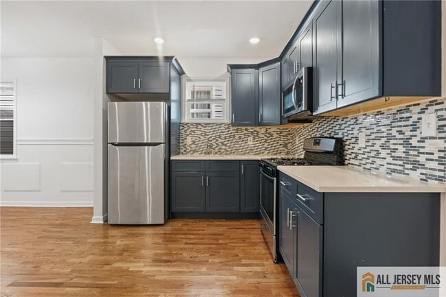 Photo - 362 1/2-362 New St