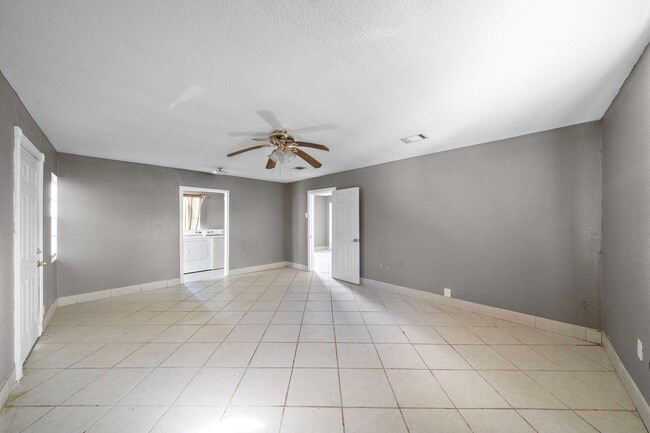 Photo - 128 Kress St
