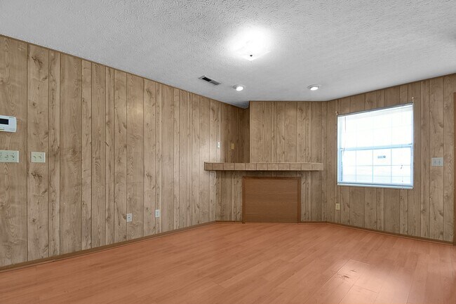 Photo - 302-318 E 17th Ave