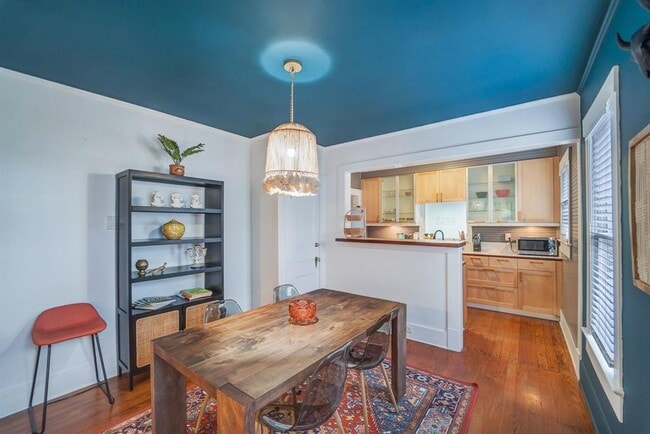 Photo - 501 W 41st St