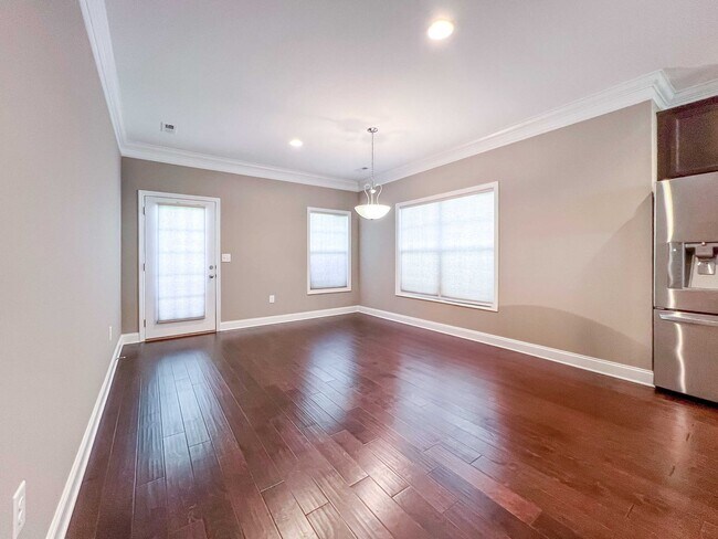Photo - 104 Fallberry St