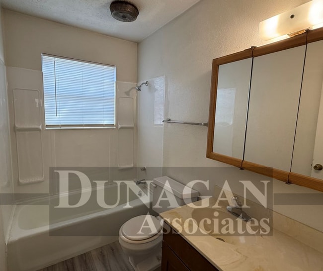 Photo - AVAILABLE NOW!! 2BEDROOM/1 FULL BATH !!