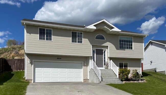 Photo - 3020 Silverfield Way