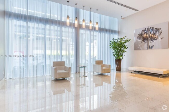 Building Photo - 1111 SW 1st Ave Unit TH-14 Rental