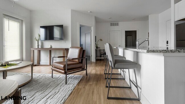 Photo - 5209 Craftsman Dr Unidad 100-310