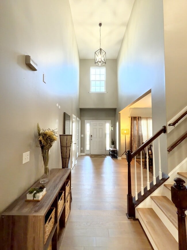 Building Photo - 550 Callandale Ln