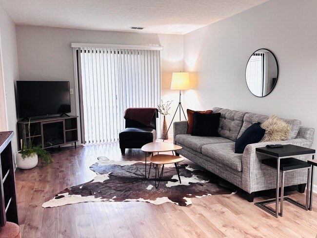 Building Photo - 551 Courtwood Ln Unit #5