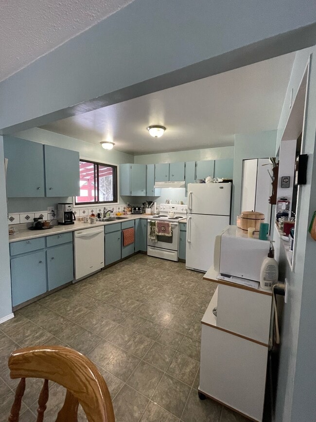 Photo - 1330-6001330 Twan Ave