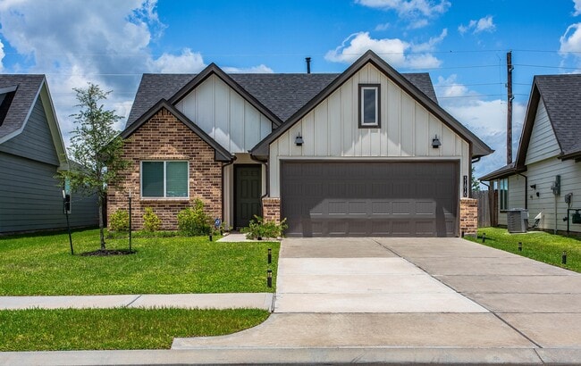 Building Photo - 31810 Whittis Hl Wy Rental