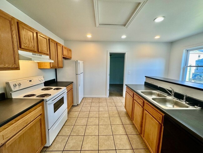 Photo - 5 Bedroom House - Available for Fall 2026 - Across from EMU!