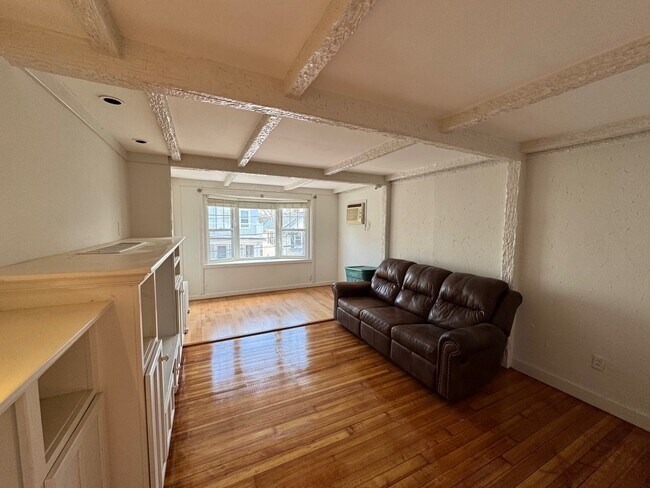 Photo - 57 Clarendon Ave Unit 2