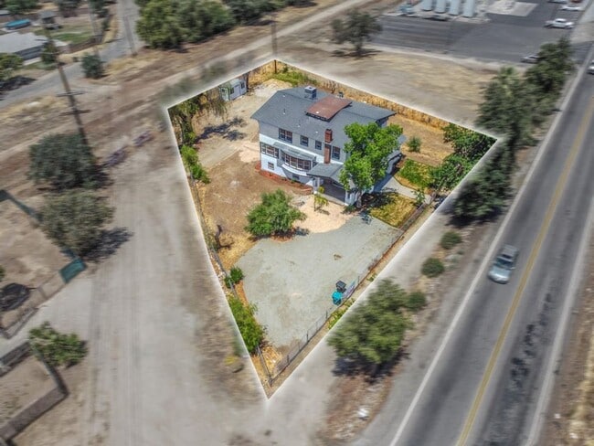 Photo - 1019 N Main St