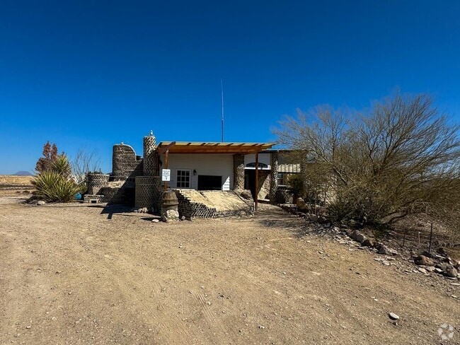 Building Photo - 400 N Smiling Dog Trail Rental