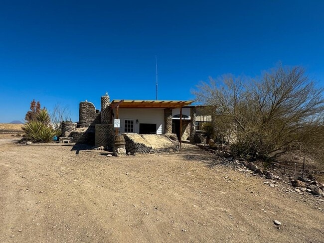 Building Photo - 400 N Smiling Dog Trail Rental