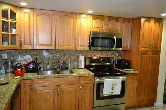 COCINA - 10022 NW 41st St