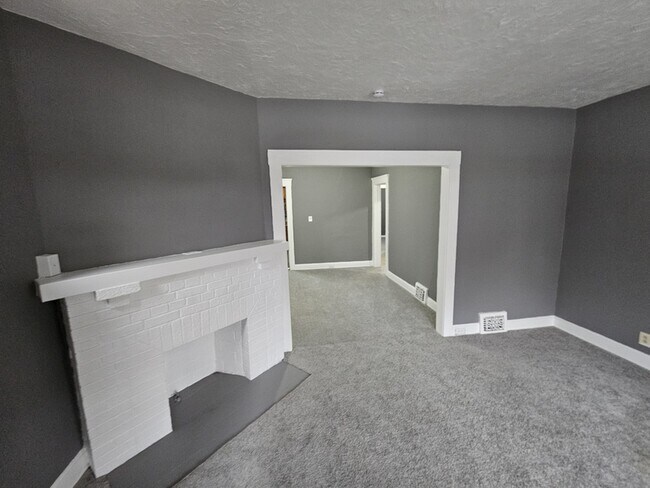 Photo - 440 E 115th St