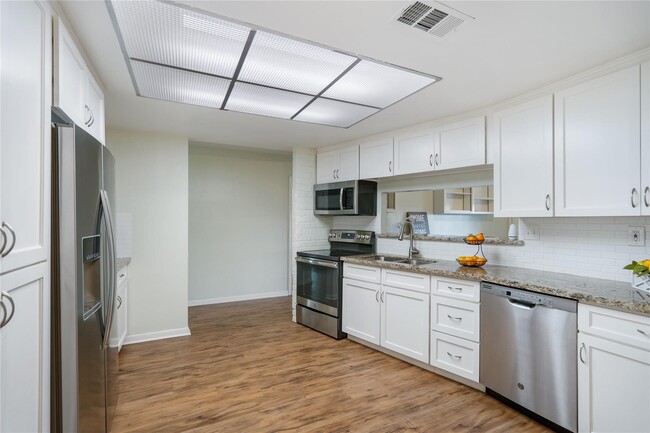 Photo - 759 Carlingford Ln