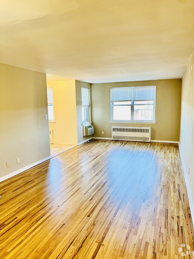 Building Photo - 74 Croton Ave Unit 6F Rental