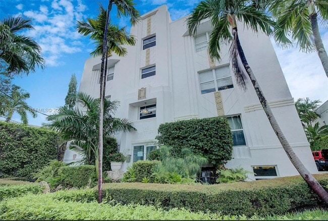 Building Photo - 4035 Meridian Ave Unit 305