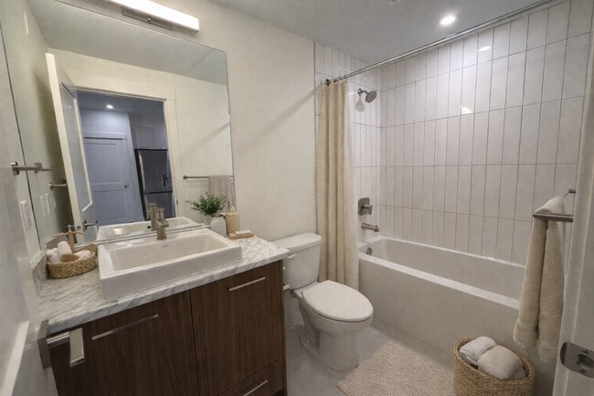 Photo - 5382-200 200 St