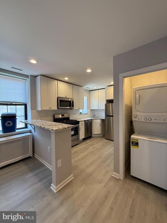 Building Photo - 1208 Mifflin St Unit 2