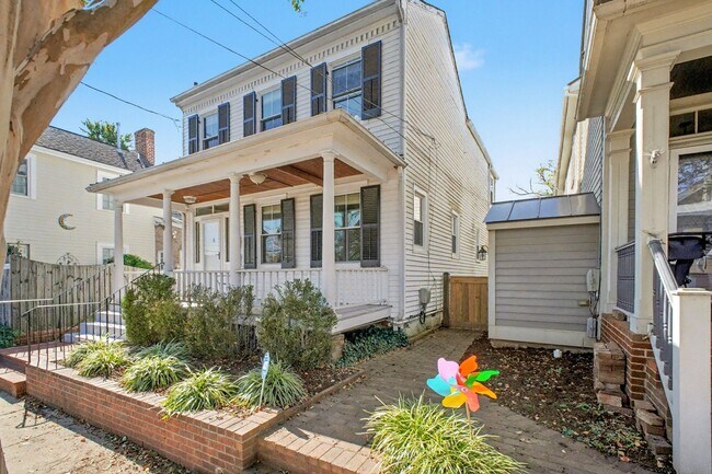 Photo - Charming 3-bedroom 2 bathrooms in Downtown...