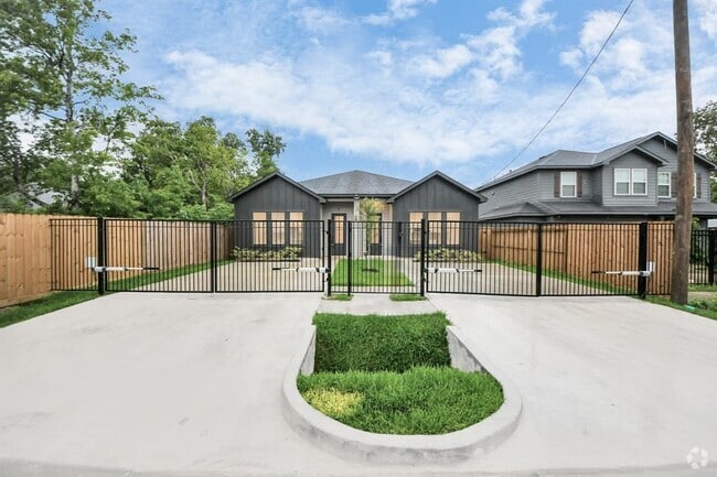 Building Photo - 6930 Liverpool St Unit A/B Rental
