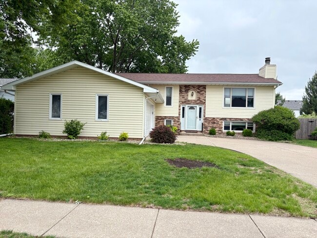Building Photo - 3885 Tam O Shanter Dr N