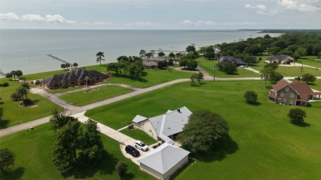 Building Photo - 9035 Point Dr Rental
