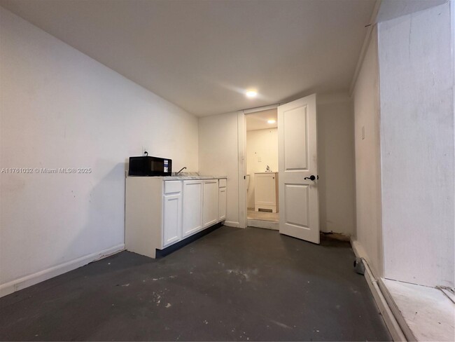 Photo - 225 NE 56th St Apartment Unit 225-5