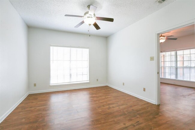 Photo - 912 W 22nd St Condo Unit 306