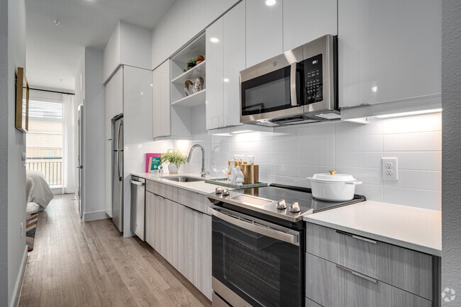 Estudio - 448SF - Revl Med Center